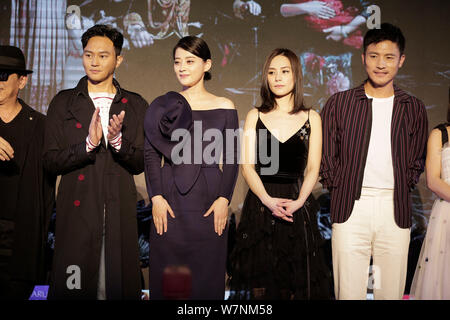 (Von links nach rechts) Hong Kong Schauspieler Julian Cheung, chinesische Schauspielerin Mei Ting, Sängerin und Schauspielerin Gillian Chung von Hong Kong Pop Duo Twins und C Stockfoto
