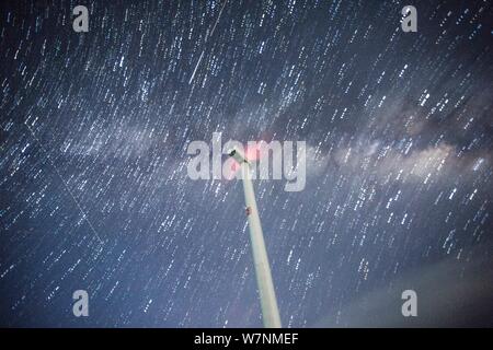 Landschaft der Sternenhimmel über Hongyang Grünland region Taijiang County, Miao-Dong Autonomen Bezirks Qiandongnan, Südwesten Chinas Guiz Stockfoto