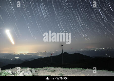 Landschaft der Sternenhimmel über Hongyang Grünland region Taijiang County, Miao-Dong Autonomen Bezirks Qiandongnan, Südwesten Chinas Guiz Stockfoto