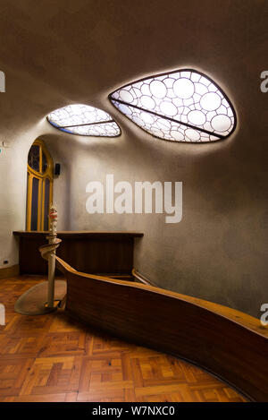 Blick auf die Treppe zum Obergeschoss des Casa Batllo von Antoni Gaudi, Barcelona, Spanien konzipiert Stockfoto