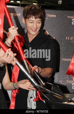 Koreanische Schauspielerin Choi Jin-hyuk besucht eine Werbeveranstaltung für Koreanische Küche in Taipei, Taiwan, 20. Juli 2017. Stockfoto