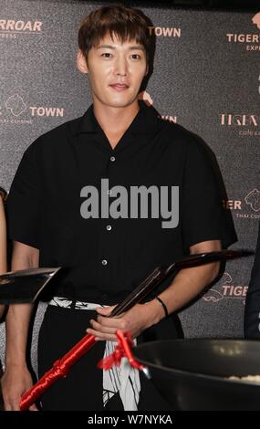 Koreanische Schauspielerin Choi Jin-hyuk besucht eine Werbeveranstaltung für Koreanische Küche in Taipei, Taiwan, 20. Juli 2017. Stockfoto