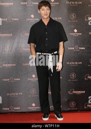 Koreanische Schauspielerin Choi Jin-hyuk besucht eine Werbeveranstaltung für Koreanische Küche in Taipei, Taiwan, 20. Juli 2017. Stockfoto