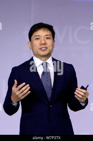 ---- Robin Li Yanhong, Vorsitzender und CEO von Baidu, spricht im Forum während der ersten Welt Intelligence Kongress, auch als WIC 2017 bekannt, in Stockfoto