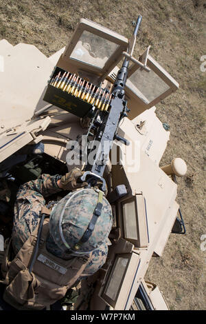 Ein US-Marine mit Marine Rotational Force-Europe 19.2, Marine Kräfte in Europa und in Afrika, Brände eine M2A1 .50 Kaliber Heavy Machine Gun, montiert auf einem Humvee während der Durchführung eines mechanisierten Strecke während der Übung Agile Geist 2019 in Orpholo, Georgien, 4. August 2019. AgS 19 ist eine gemeinsame, multinationale Übung, verbessert die USA, Georgisch, Verbündete und Partner Kräfte Letalität, Interoperabilität und die Bereitschaft, in einer realistischen beruflichen Umfeld. (U.S. Marine Corps Foto von Lance Cpl. Larisa Chavez) Stockfoto