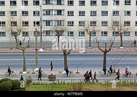 Stadt Straßen in Hamhung, mit Rad weg, der Demokratischen Volksrepublik Korea (DVRK), Nordkorea 2012 Stockfoto