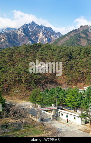 Gateway in Kumgang Berge, der Demokratischen Volksrepublik Korea (DVRK), Nordkorea, 2012 Stockfoto