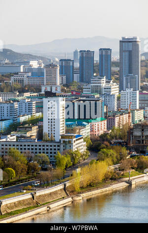 Erhöhte Skyline von Pjöngjang und die Taedong, der Demokratischen Volksrepublik Korea (DVRK), Nordkorea, 2012 Stockfoto