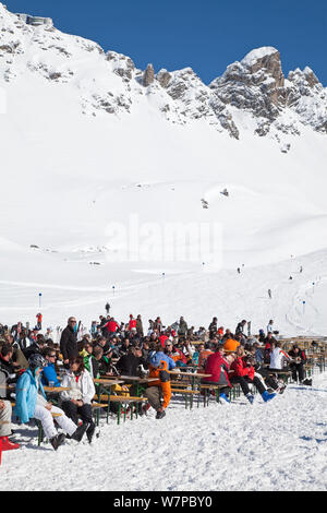 Resort Pisten und Berge Restaurant in St. Anton am Arlberg, Tirol, Österreich, 2008 Stockfoto