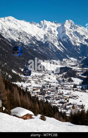 Blick über St. Jakob von den Pisten des Skigebiets von St. Anton, St. Anton am Arlberg, Tirol, Österreich, 2009 Stockfoto