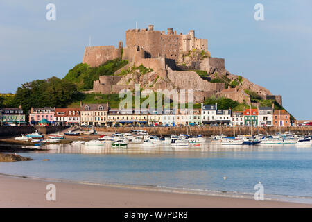 Mount Orgueil Castle, mit Blick auf Grouville Bay in Gorey, Jersey, Channel Islands 2009 Stockfoto