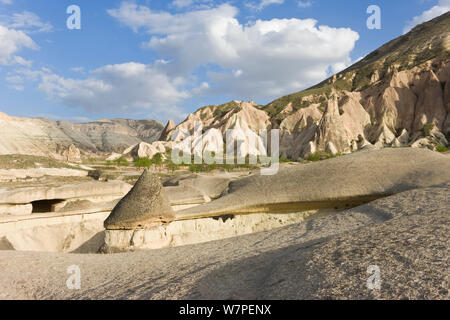 Tuffstein vulkanischen Formationen, wie Feenkamine, Pasabag, in der Nähe von Zelve, Kappadokien, Anatolien, Türkei, 2008 bekannt Stockfoto