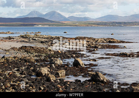 Loch Indaal, die von der Westküste in Richtung Bridgend mit der Paps Jura im Hintergrund Islay Schottland, Großbritannien, Oktober Stockfoto