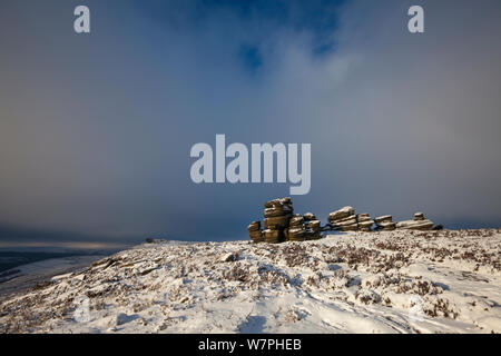 Das Rad Steine (auch bekannt als die Kutsche und Pferde) auf Derwent Kante im Winter, Nationalpark Peak District, Derbyshire, UK. Januar. Stockfoto