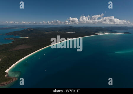 Luftbild von Whitehaven Beach - einem sieben Kilometer langen weissen Sand, Whitsunday Island, Coral Sea, Pazifischer Ozean, August 2011 Stockfoto