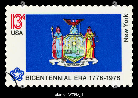 Vereinigte STAATEN VON AMERIKA - ca. 1976: eine Briefmarke in den USA gedruckt, das New York Flagge von Bicentennial ära 1776-1976, ca. 1976 zeigt. Stockfoto