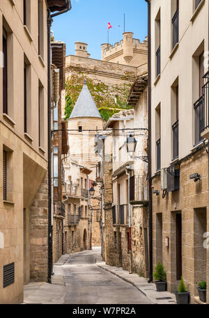 Palacio Real de Olite, Blick von der Rua de Villavieja in Olite, Navarra, Spanien Stockfoto