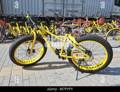 Ansicht eines fatbike mit übergroßen Reifen, auch als Fat oder Fat Tire Bike, der Chinesischen bike-sharing Service ofo, in Peking, China, 26. Juni 2017. Stockfoto