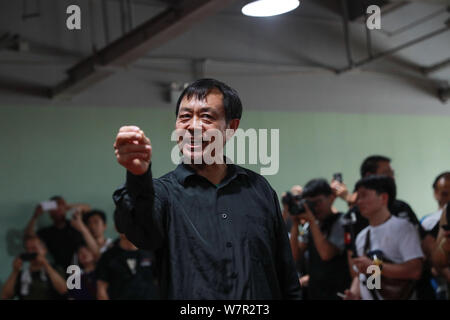 Ma, ein Meister der Baoguo Chen Stil Tai Chi, wird dargestellt, bevor die Konkurrenz zwischen ihm und pensionierte Mixed Martial Arts boxer Xu Xiaodong im Plan Stockfoto