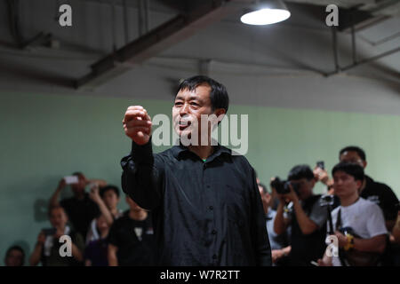 Ma, ein Meister der Baoguo Chen Stil Tai Chi, wird dargestellt, bevor die Konkurrenz zwischen ihm und pensionierte Mixed Martial Arts boxer Xu Xiaodong im Plan Stockfoto