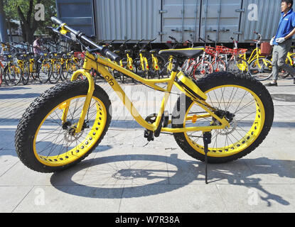 Ansicht eines fatbike mit übergroßen Reifen, auch als Fat oder Fat Tire Bike, der Chinesischen bike-sharing Service ofo, in Peking, China, 26. Juni 2017. Stockfoto