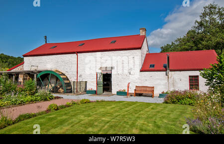 Wolle MÜHLE KNOCKANDO SPEYSIDE Moray in Schottland MAIN WEBEN BAU UND WASSERRAD IM SOMMER Stockfoto