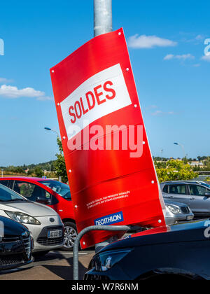 Französisch der Ältesten" (Verkauf) Anmelden Parkplatz - Frankreich. Stockfoto