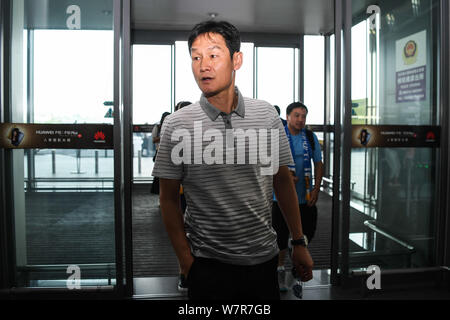 Ehemaliger Haupttrainer Choi Yong-soo von Jiangsu Suning wird dargestellt, vor der Rückkehr nach Südkorea an der Nanjing Lukou Flughafen Nanjing ci Stockfoto