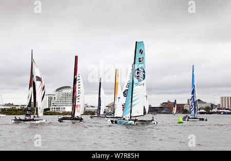 Katamaran ist die Teilnahme an der Extreme 40 Catamaran Racing Serie in der Bucht von Cardiff, Cardiff, Wales, UK, September 2012. Stockfoto