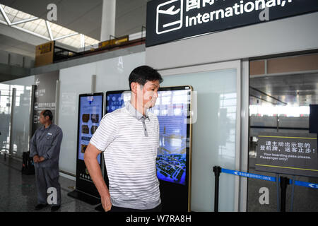 Ehemaliger Haupttrainer Choi Yong-soo von Jiangsu Suning wird dargestellt, vor der Rückkehr nach Südkorea an der Nanjing Lukou Flughafen Nanjing ci Stockfoto