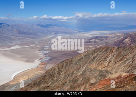 Death Valley mit Badwater Salzpfanne von Danteâ € ™ s View, Death Valley National Park, Kalifornien, USA, November 2012 Stockfoto