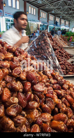 Termine für den Verkauf in Obst & Gemüse Souk (Markt) in Sharjah, Vereinigte Arabische Emirate. April 2013 Stockfoto