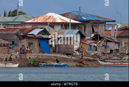 Häuser und Boote, Bilang Bilangang Bangka Insel, Danajon Bank, Central Visayas, Philippinen, April 2013 Stockfoto