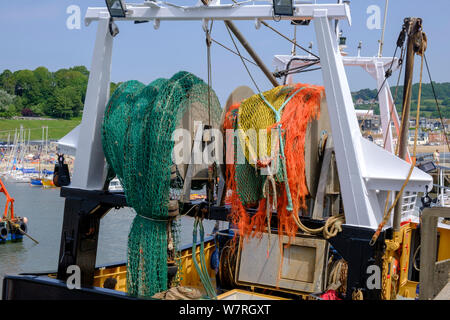 Fischernetze und Seile auf einem Trawler Lyme Bay Lyme Regis, Dorset England Stockfoto