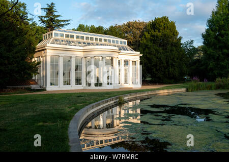 Orangerie am See neu renovierte Gunnersbury Park und Museum auf der Gunnersbury Estatein Brentford, West London, Großbritannien Stockfoto