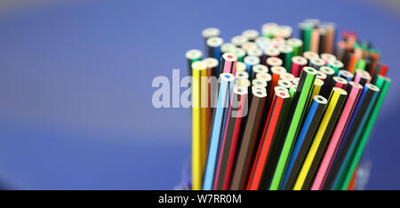 Cluster Runde der saubere, frische bunte Färbung in Bleistifte. Idee Kunst Handwerk Design Grafik Konzept brainstorming Bürobedarf Schreibwaren Stockfoto