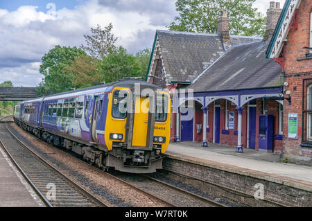 Klasse 156 Super Sprinter auf Sankey station Stockfoto