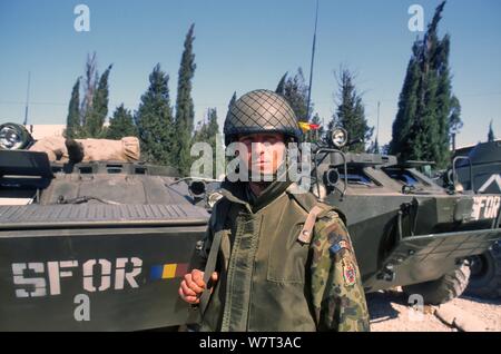 Die NATO-Intervention in Bosnien Herzegowina, Rumänische Soldaten in Mostar (März 1998) Stockfoto