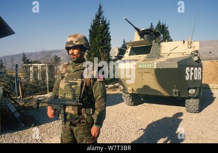 Die NATO-Intervention in Bosnien Herzegowina, marokkanischen Armee Kontrollpunkt in Mostar (März 1998) Stockfoto