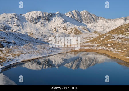 Snowdonia Bergkette in Llyn Teryn, North Wales, UK, April 2013 wider. Stockfoto