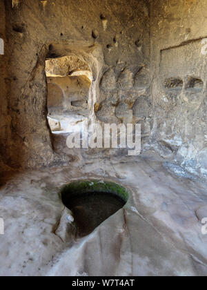 Toilette, späthellenistische Anlage, Höhlenstadt Uplisziche - Uplistsikhe, Innerkartlien, Georgien, Europa-WC im späten Hellenismus Cave City Uplisz Stockfoto