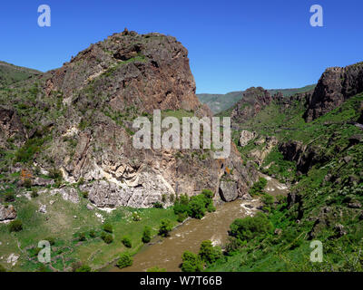 Tal des Flusses in der Nähe von Mktwari-Kura Aspindsa, Samzche-Dschawacheti, Georgien, Europa Stockfoto