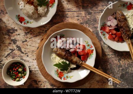 Sate Buntel Solo. Lammhackfleisch satay von Solo/Surakarta, Central Java. Stockfoto