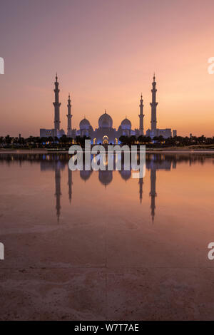 Sheikh Zayed Grand Moschee in Abu Dhabi, Vereinigte Arabische Emirate Stockfoto