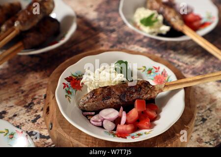 Sate Buntel Solo. Lammhackfleisch satay von Solo/Surakarta, Central Java. Stockfoto