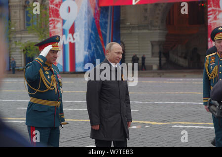 Der russische Präsident Wladimir Putin nimmt an den Tag des Sieges militärische Parade der 72. Jahrestag des Sieges über Nazi-Deutschland in den 1941-194 zu markieren Stockfoto