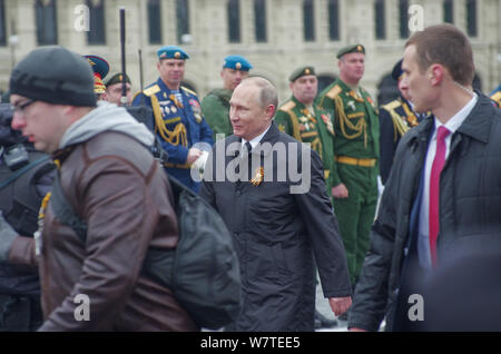 Der russische Präsident Wladimir Putin nimmt an den Tag des Sieges militärische Parade der 72. Jahrestag des Sieges über Nazi-Deutschland in den 1941-194 zu markieren Stockfoto