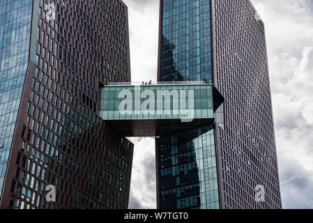 Fassade des Amerikanischen Kupfer Gebäude (626 First Avenue), Dual-tower Wohnwolkenkratzer im Murray Hill Viertel in Manhattan, New York City, Stockfoto