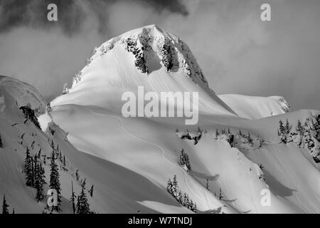 Schwarz-weiß Fotografie Tafelberg in der Mount Baker Wilderness von Heather Lake Recreation Area, Washington, USA, März 2013. Stockfoto