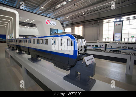 ---- Blick auf Modelleisenbahnen auf Anzeige am Stand von Crrc (China Eisenbahnrollmaterial Corporation) während einer Ausstellung in Changchun Stadt, northea Stockfoto